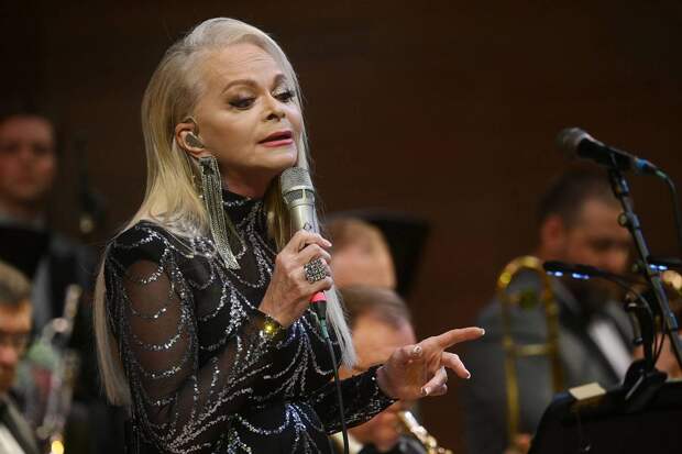 Директор Долиной поблагодарил россиян за поддержку певицы