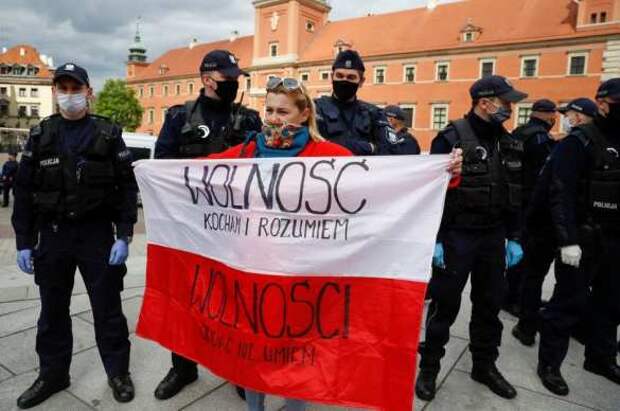 В Польше вспыхнули массовые протесты против карантина, полиция применила спецсредства (ФОТО, ВИДЕО) | Русская весна