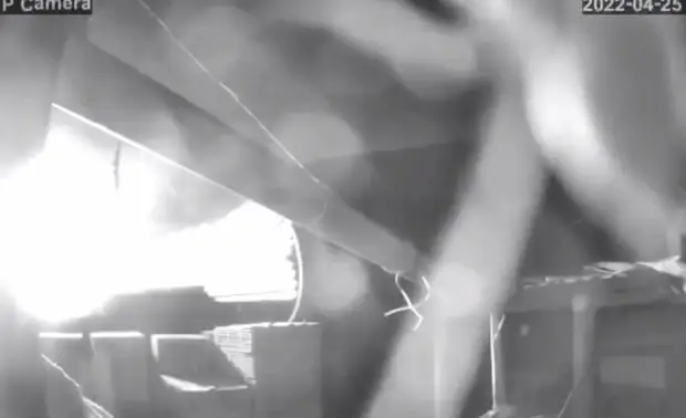 В интернете появилось видео, на котором предположительно момент начала пожара на нефтебазе