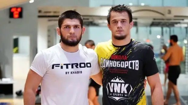 Тренировки с братьями, прогноз Кормье и возможное присутствие фанатов: о чём говорят перед боем Нурмагомедов — Гэтжи