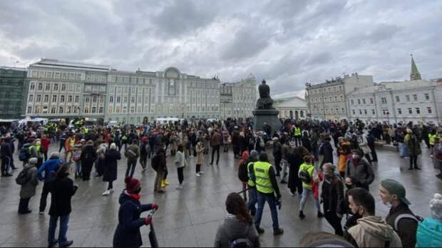 Как прошли акции в поддержку Навального в день послания Путина