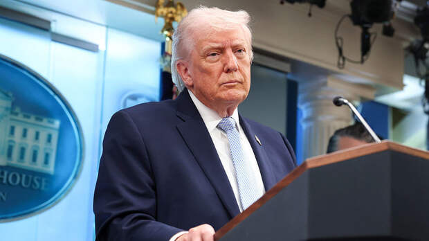 Белый дом: Трамп доверяет главе ФБР после сообщений о его проблемах с алкоголем