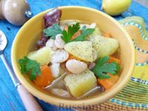 Фото к рецепту: Овощное рагу с фасолью и копчёными рёбрышками