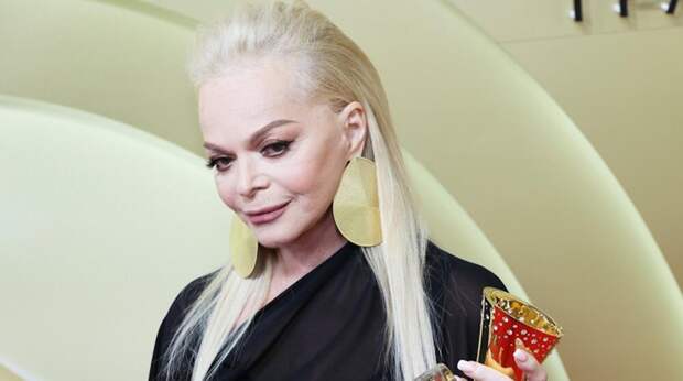 Лариса Долина полностью оплатила услуги ЖКХ за квартиру в Хамовниках