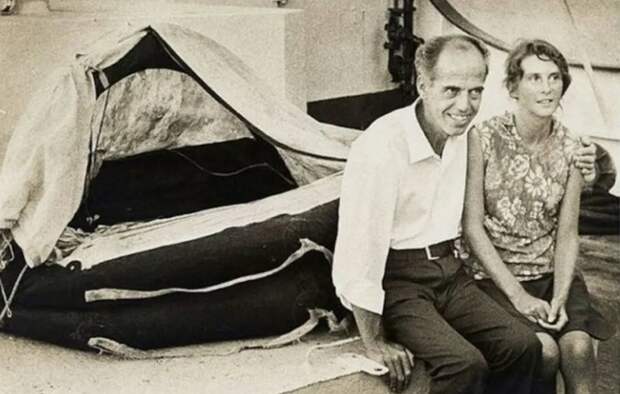 Как супруги Бэйли выживали 117 дней в Тихом океане на крошечном плоту