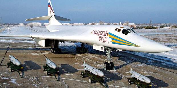 Семь причин выбрать «лебедя»: чем знаменит стратегический бомбардировщик Ту-160