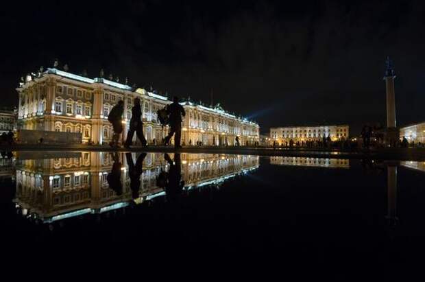 Ночью над Петербургом заметили светящийся шлейф в атмосфере после запуска ракеты