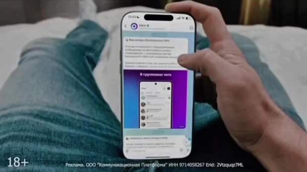 Дзюба снялся в рекламе госмессенджера Max. Ролик снят с отсылкой на знаменитое интимное видео. В ролике Дзюба лежит с голым торсом на кровати, листает...