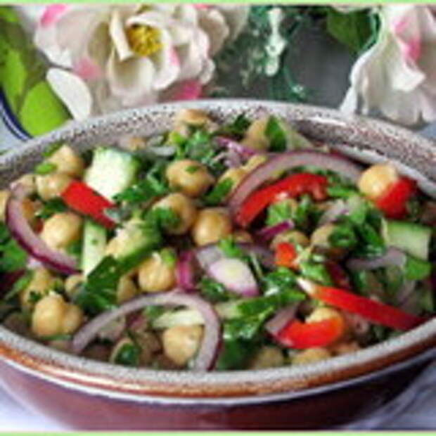Салат из нута с овощами