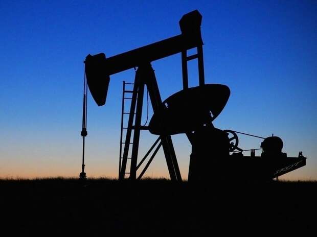 Экс-советник ЦРУ Рикардс рассказал о нефтяной "афере" Байдена, которую может сорвать Россия