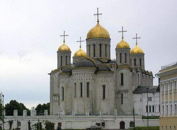 иконостас в храме