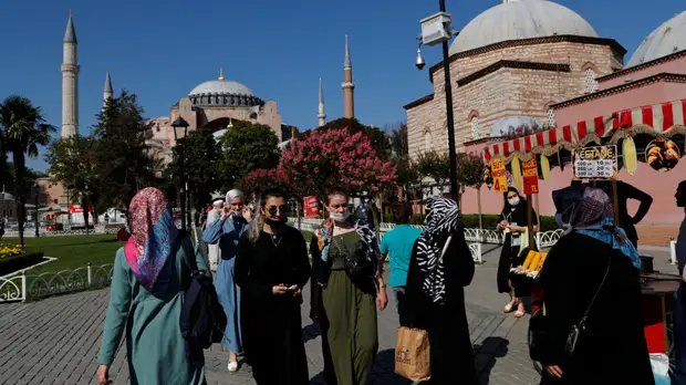 За сутки в Турции выявили 967 новых случаев коронавируса