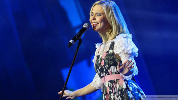 Пелагея в облегающем платье с декольте произвела фурор в Сети