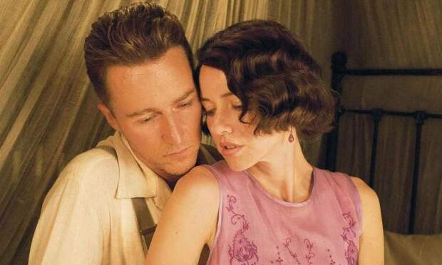 Отражение в очках, шерсть на носках и история покупок: женщины в Сети рассказали, как узнали об измене