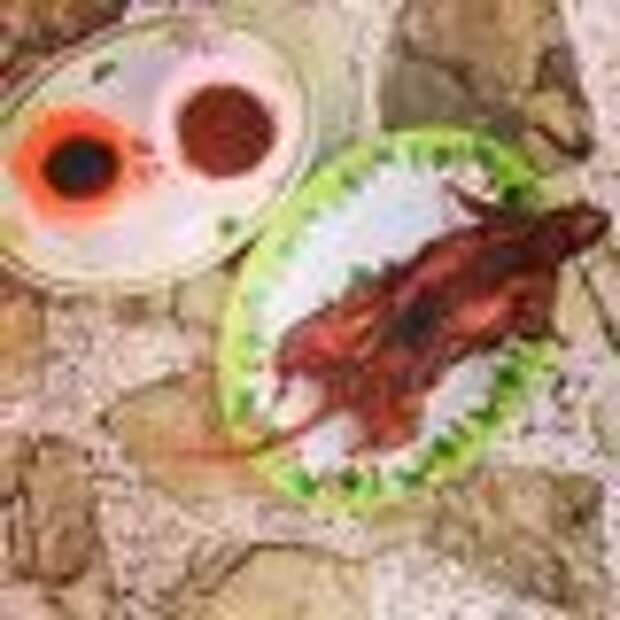 The rat typically comes with dipping sauces.