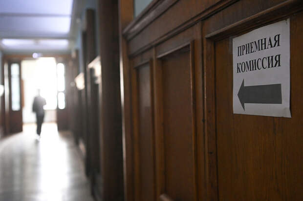 Минобрнауки: при приеме в вузы появится "день тишины"