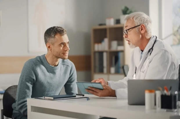 Врач из Индии назвал неочевидные признаки проблем с мужским здоровьем