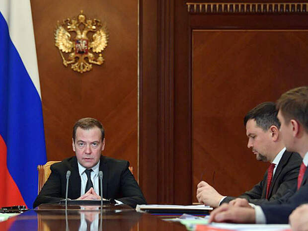 Правительство переписало путинский указ