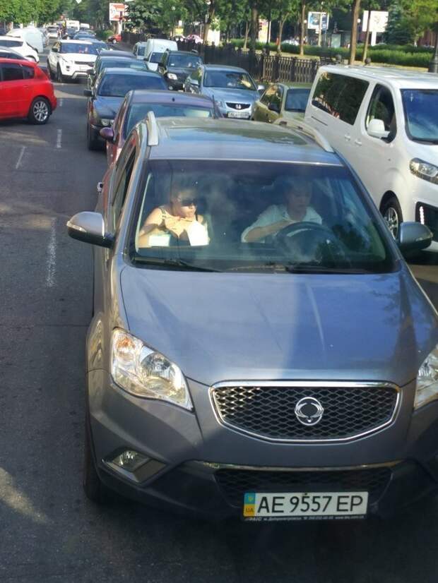 Стоя в автомобильной пробке можно узнать много нового Стоя в автомобильной пробке можно узнать много нового