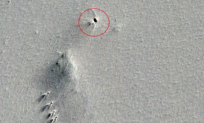 На картах Google Earth в Антарктиде нашли ряд странных идентичных объектов (6 фото) На картах Google Earth в Антарктиде нашли ряд странных идентичных объектов (6 фото)