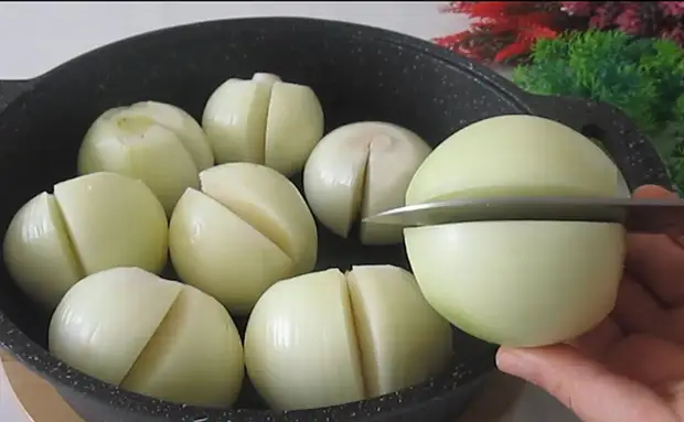 Фаршируем репчатый лук словно болгарский перец. Получается не хуже и никакой горечи