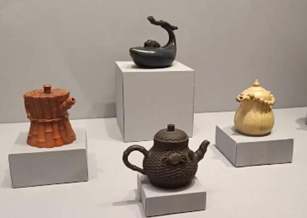 В Эрмитаже открылась выставка китайской керамики с экспонатами из коллекции Марии Захаровой