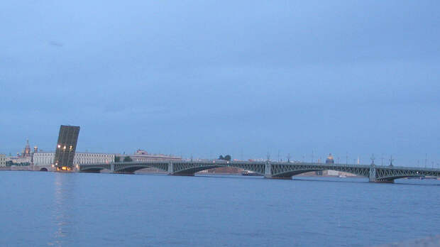 http://www.bridgesall.ru/Foto/Russia/Trinity_Bridge/troickij_most_belye_nochi.jpg