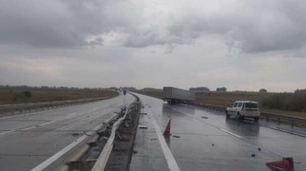 Под Новосибирском большегруз сбил трех дорожных рабочих / Фото: mvd_54