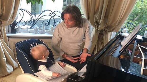 Дмитрий Маликов приучает сына к прекрасному