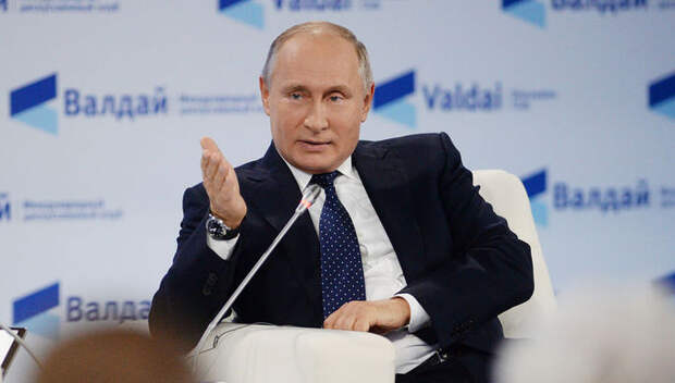 Президент России Владимир Путин на пленарной сессии XV ежегодного заседания Международного...