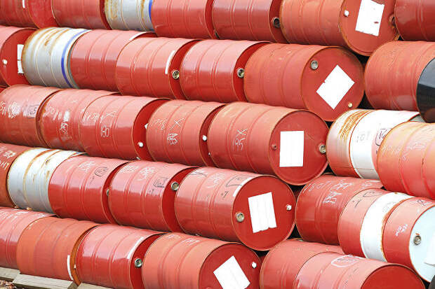 Еврокомиссия повысила прогноз средней цены нефти Brent на 2021 год
