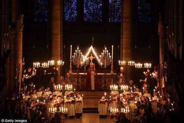 solsberiyskiisobor 5 Величественное зрелище: Солсберийский собор в свете сотен свечей