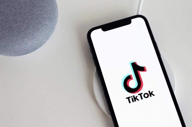 Роскомнадзор: в России TikTok продолжает работать как обычно