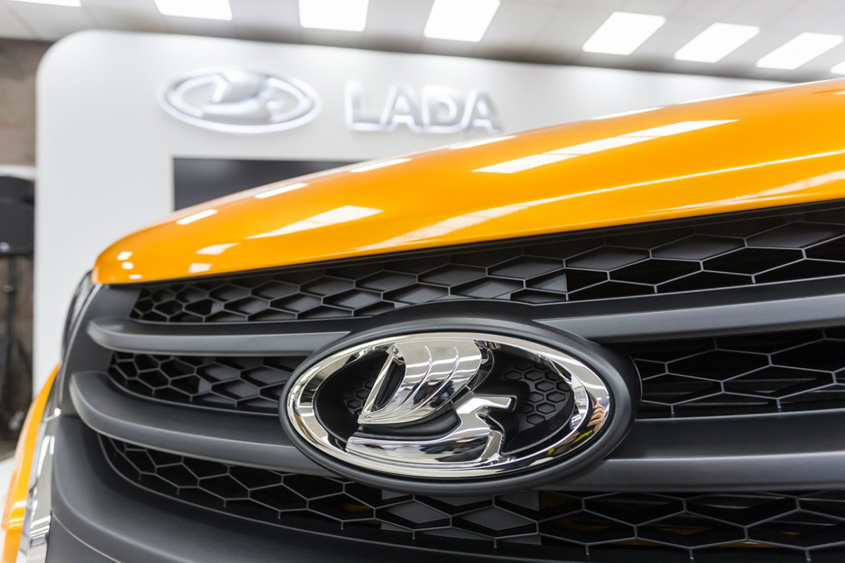 АвтоВАЗ отзывает Lada Vesta и Xray из-за риска их возгорания