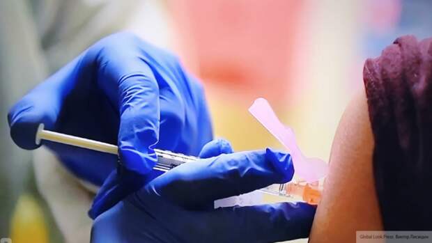 Великобритания одобрила американскую вакцину от COVID-19 компании Pfizer