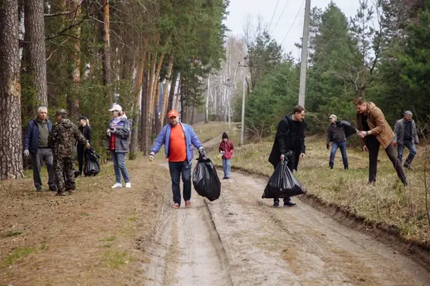 Рязанская областная Дума и филиал ООО «Газпром трансгаз Москва» Истьинское ЛПУМГ провели совместный субботник в Солотче Рязанская областная Дума и филиал ООО «Газпром трансгаз Москва» Истьинское ЛПУМГ провели совместный субботник в Солотче