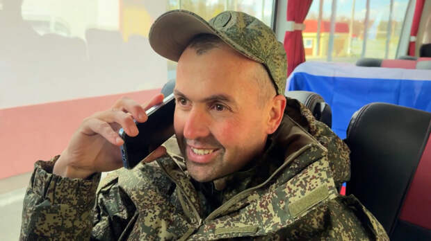 «Алло, любимая»: бойцы, вернувшиеся из украинского плена, созвонились с родными