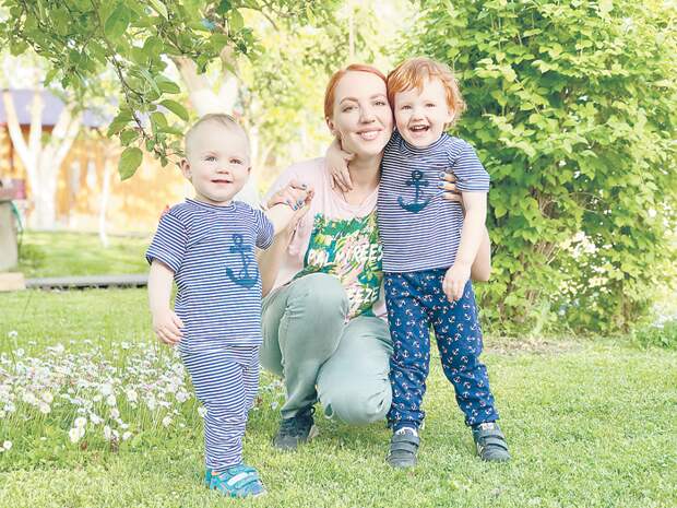 Актриса воспитывает двоих сыновей: трехлетнего Льва и Андрея, которому исполнился год и четыре месяца Актриса воспитывает двоих сыновей: трехлетнего Льва и Андрея, которому исполнился год и четыре месяца