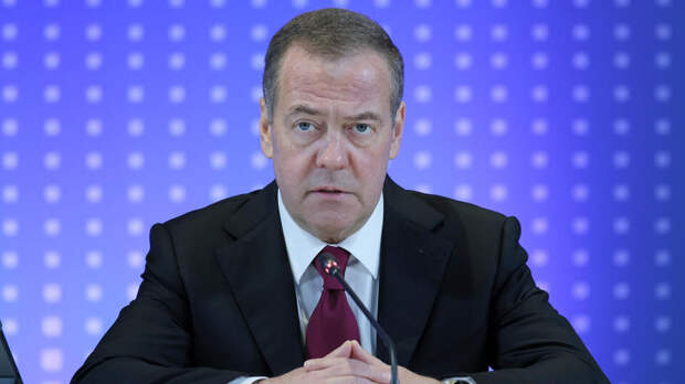 Медведев призвал уничтожать "бандеровских ублюдков" после теракта в Хорлах