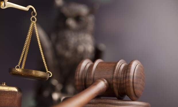 В Коряжме две женщины пытались давить на присяжных через звонки и переписку, чтобы помочь знакомым уйти от ответственности