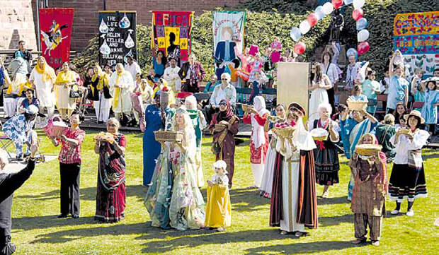 Фестивали и праздничные шествия в память подвига леди проходят и в наши дни.