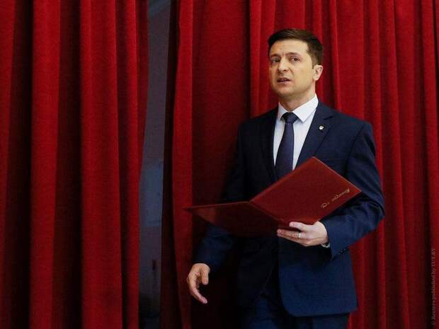 Зеленский вступил в должность президента Украины Зеленский вступил в должность президента Украины