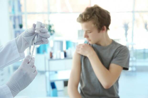 В Москве в ближайшие дни начнут вакцинацию подростков от COVID-19