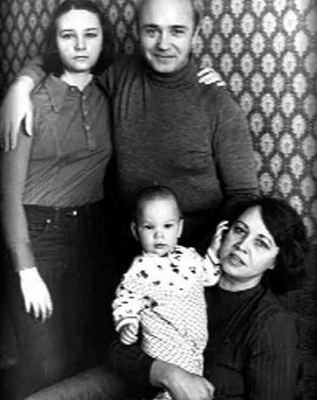 Первая и единственная. Леонид Вячеславович и Нина Васильевна Куравлёвы: 52 года вместе.