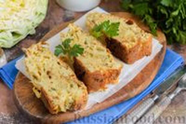 Фото к рецепту: Закусочный пирог с капустой и сыром, на кефире
