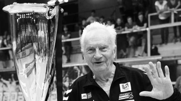 Ушел из жизни легендарный тренер по гандболу Анатолий Евтушенко