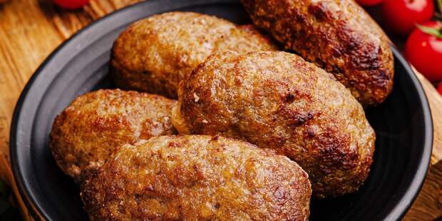 Забудьте про сковородку в брызгах: как приготовить идеальные котлеты без масла, яиц и хлеба