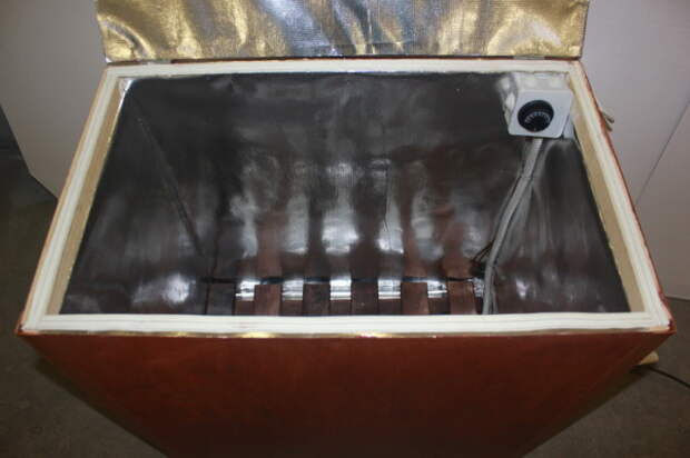 Ящик на балконе нужно утеплить. /Фото: besplatka.ua. Ящик на балконе нужно утеплить. /Фото: besplatka.ua.