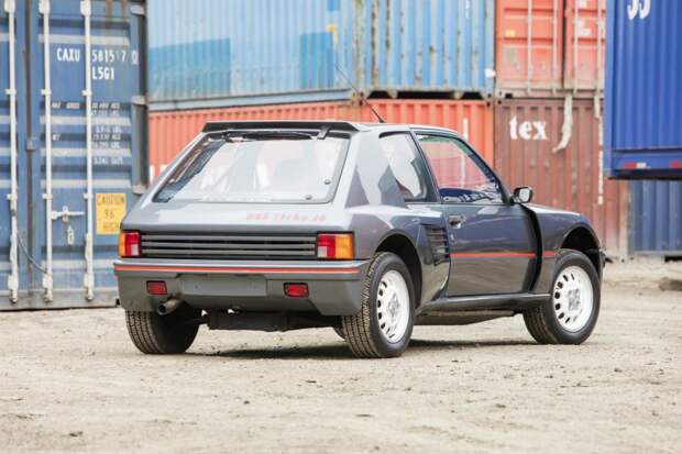На таком же ралли-каре был выигран как Кубок конструкторов WRC в 1985 и 1986 году, так и личный зачет. audi, ford, lancia, авто, автоспорт, аукцион, коллекция, ралли