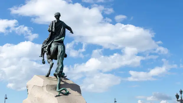 В Петербурге завершилась реставрация Медного всадника